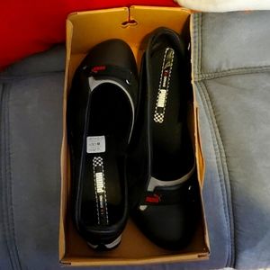 Puma flats/sneakers